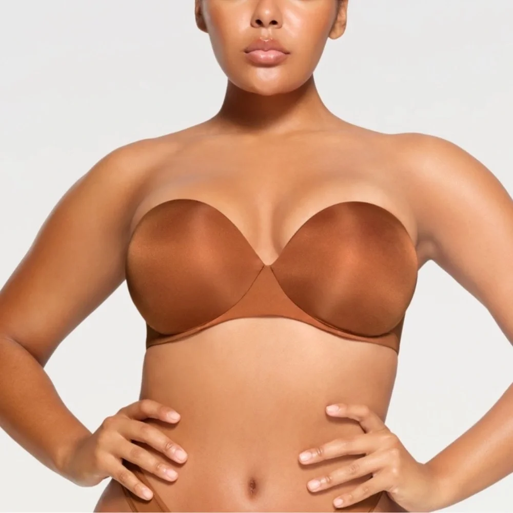 SKIMS Sculpted Strapless Bra in Chestnut Brown - Picture 3 of 7